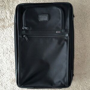 Tumi Alpha 21” expandable carryon suitcase 22020DH